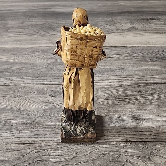 Vintage Mexican Folk Art Paper Mache Figure Handmade Authentic Hardworking Woman - Picture 3 of 4